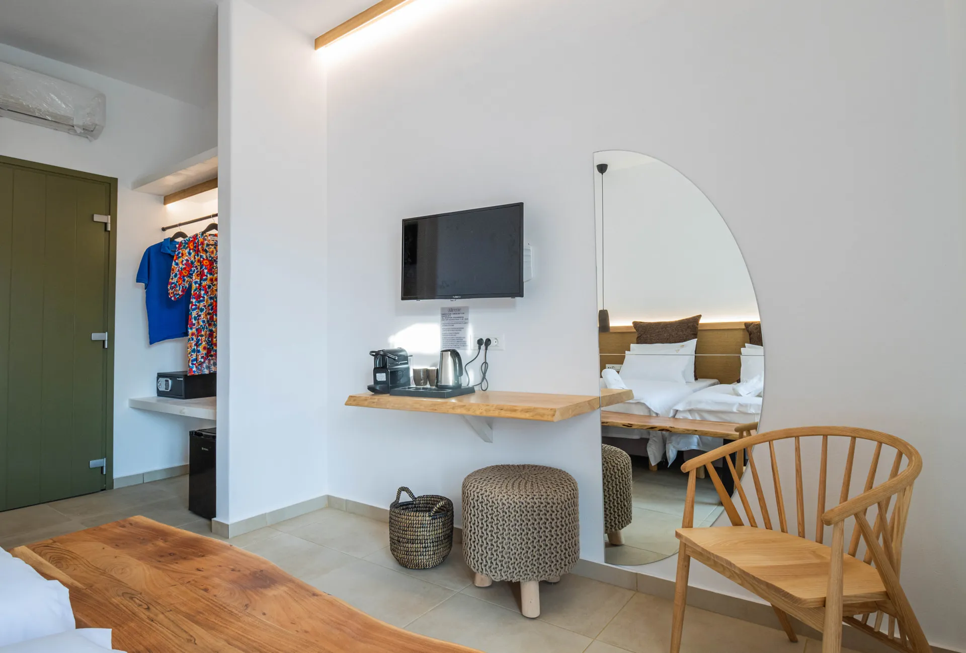 Deluxe room — view 6