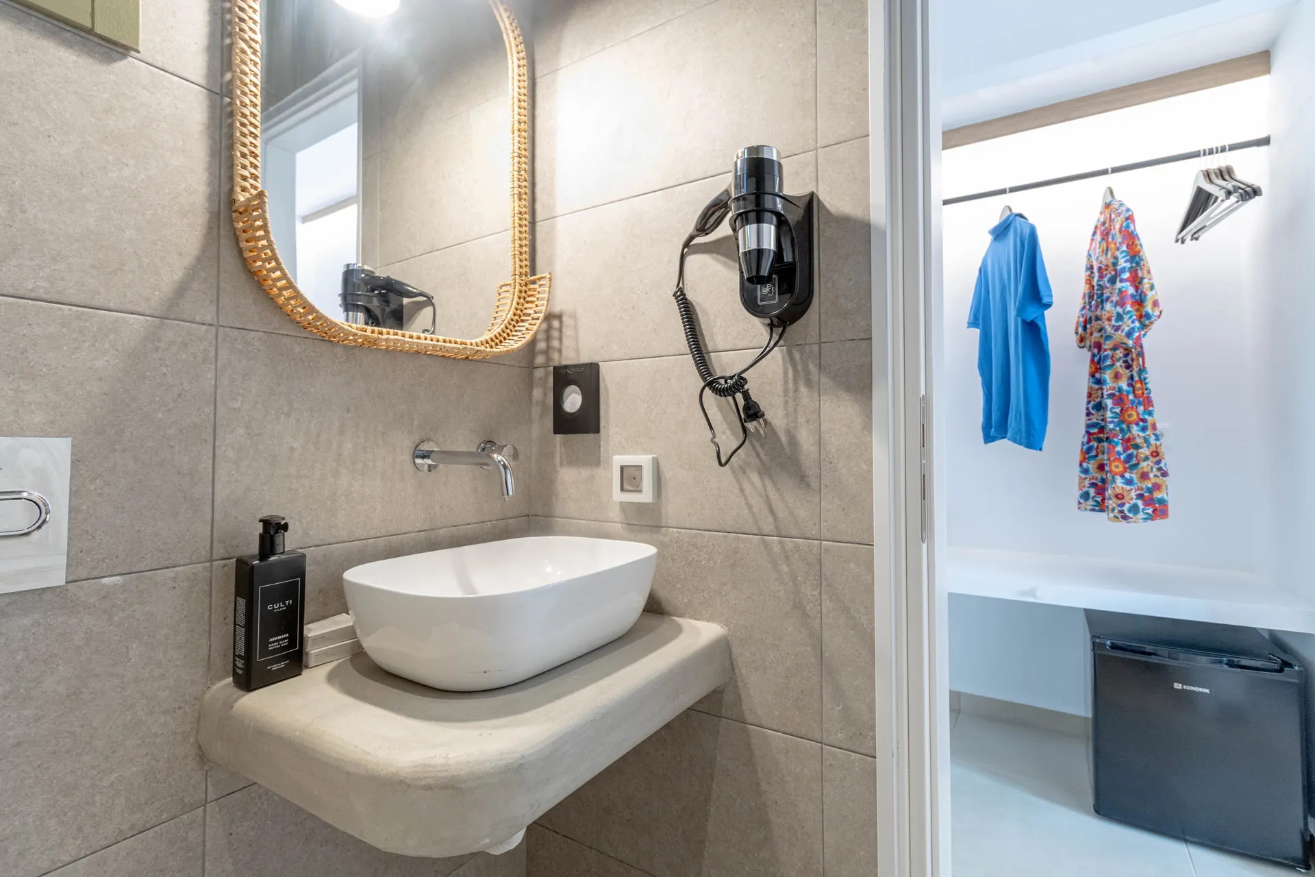 Deluxe room — view 8