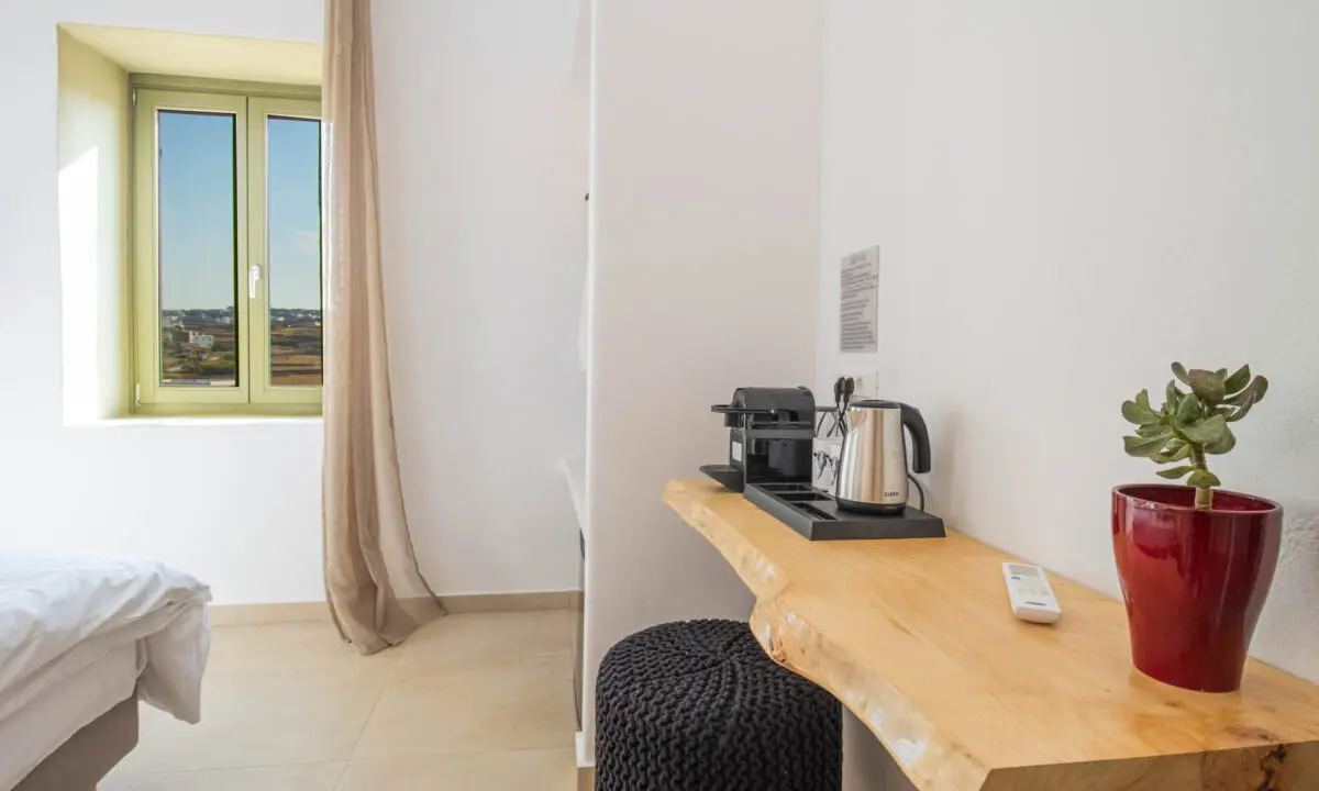 Deluxe room — view 9